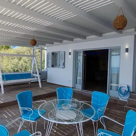 Majesty Villa Sea View Villa Dom wakacyjny Perissa (Santorini)